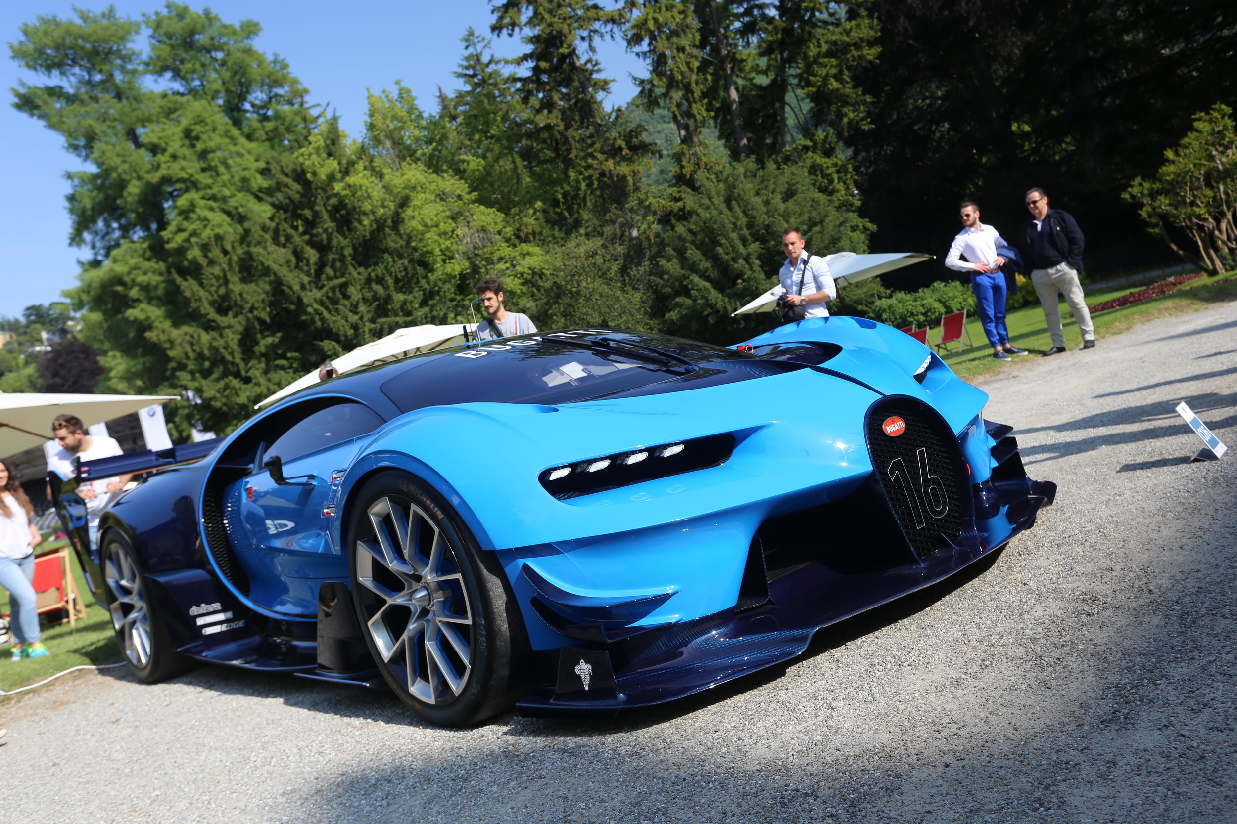 Bugatti Vission Macchina — Turismo Darragh Gran