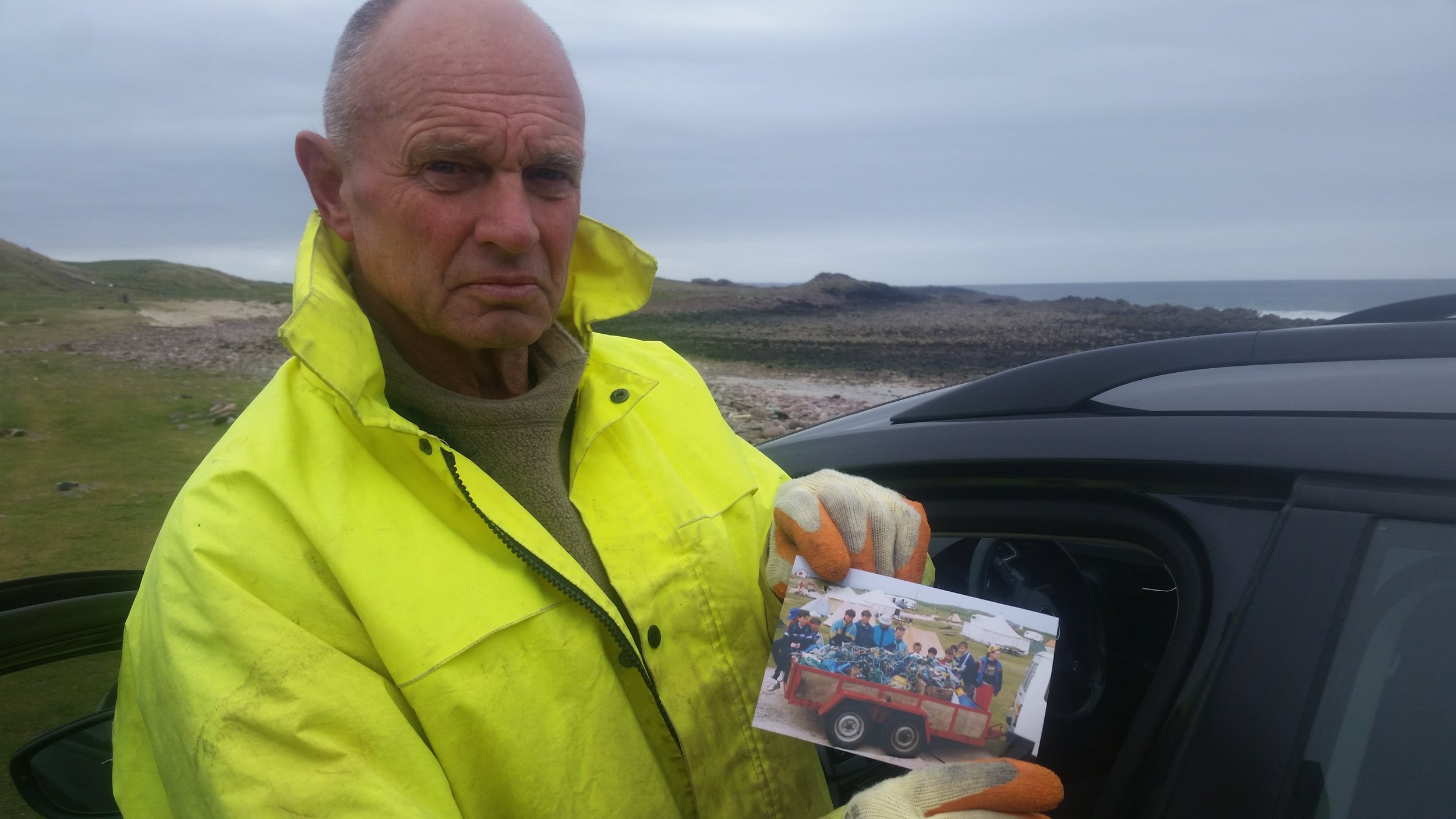 Bill Smith and a picture of him in 1979 with a similar trailer load of litter on a beach clean at Stoer Beach .