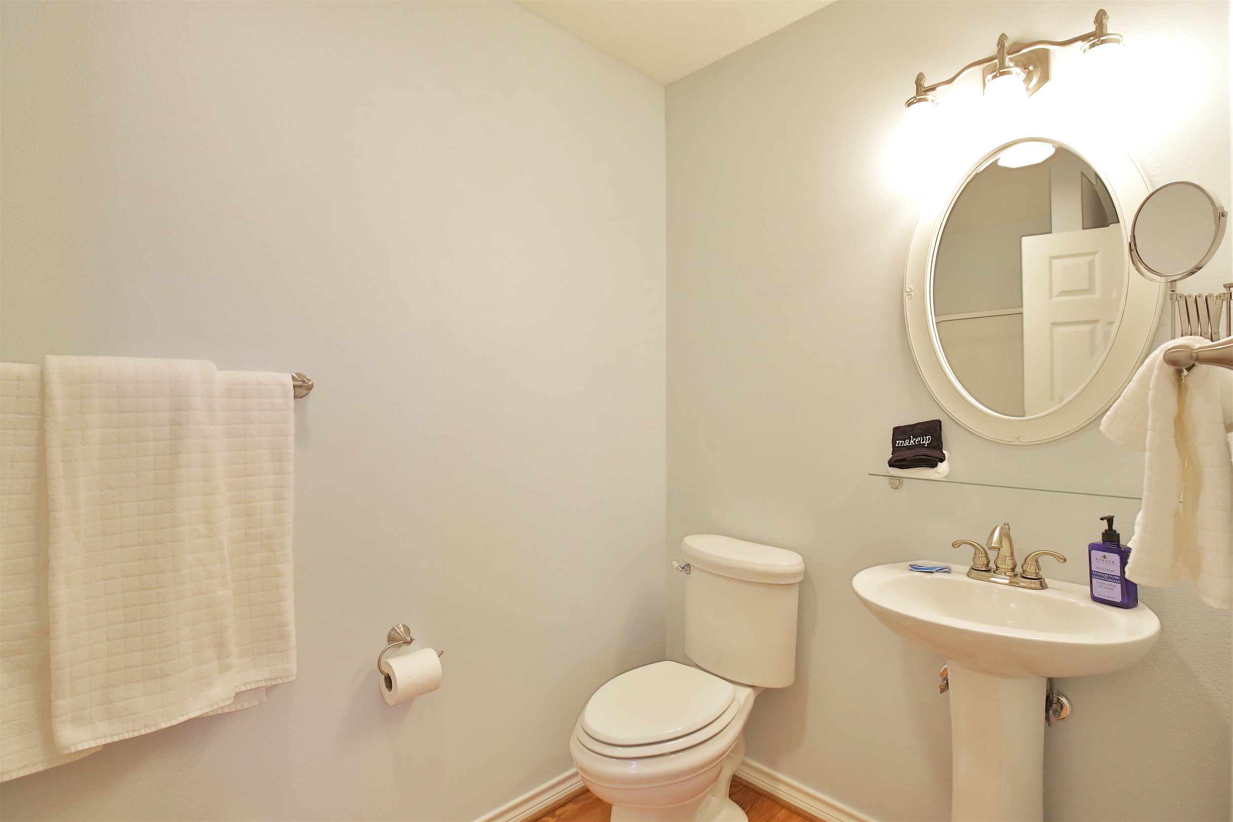 Bath in Guest Apt