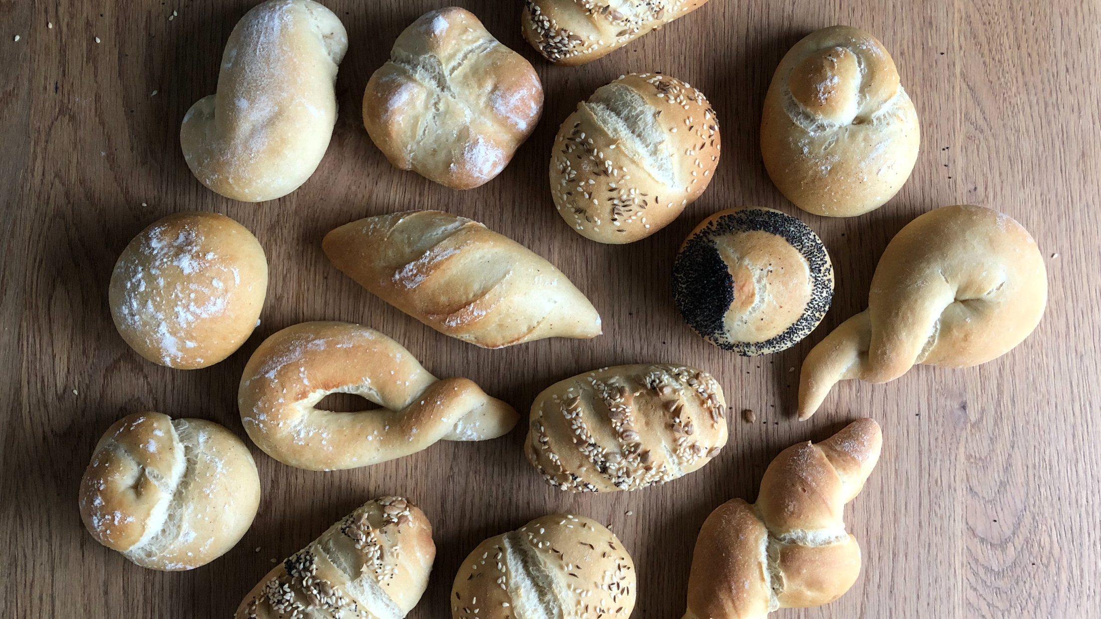 Bread Tip 110 - 10 EASY ways to shape a Bread Roll