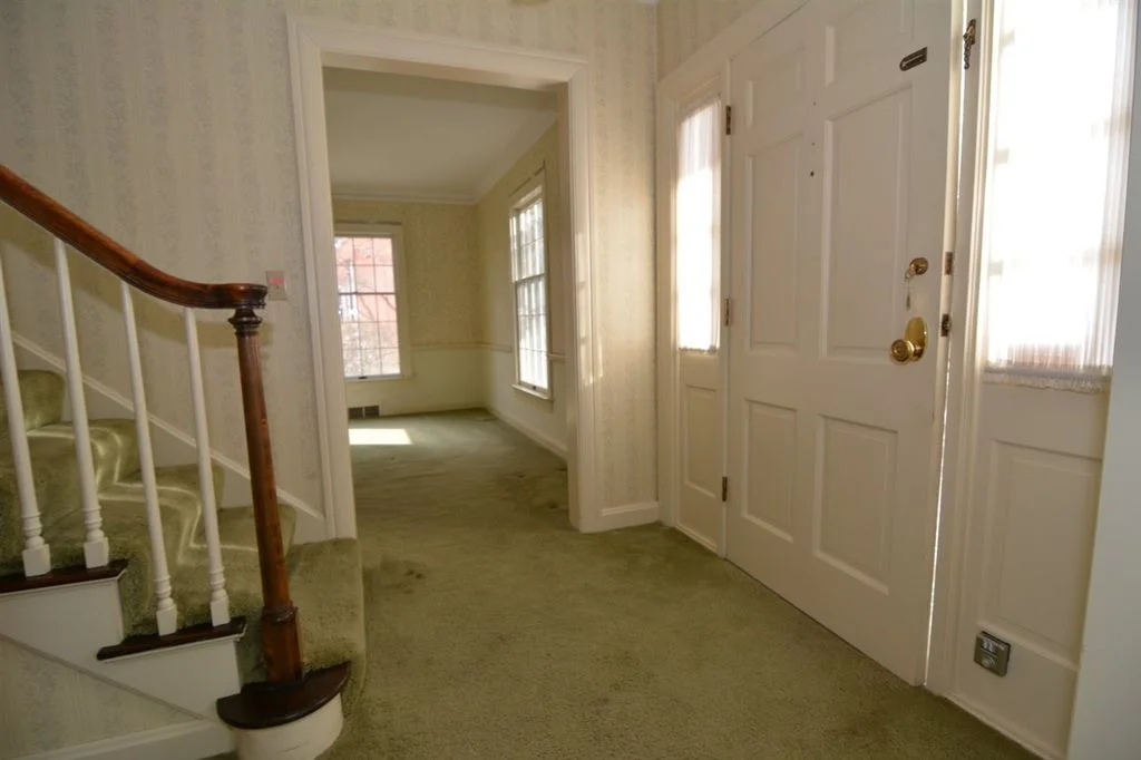 FOYER.jpg