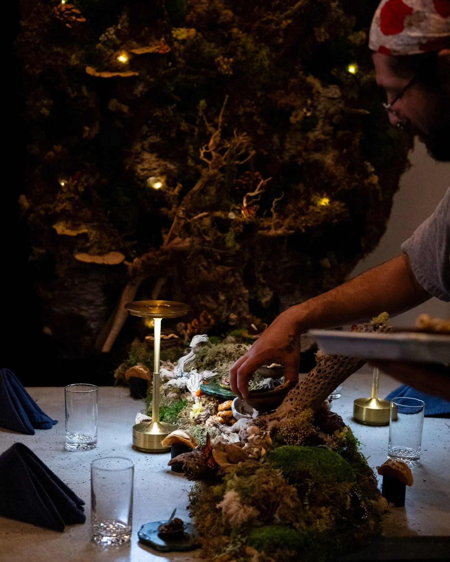 Setting the scene. And yes, part of the scene is edible&hellip;	

#merchantroots #feastofmosswoods #sanfrancisco #sfrestaurants #restaurantdesign