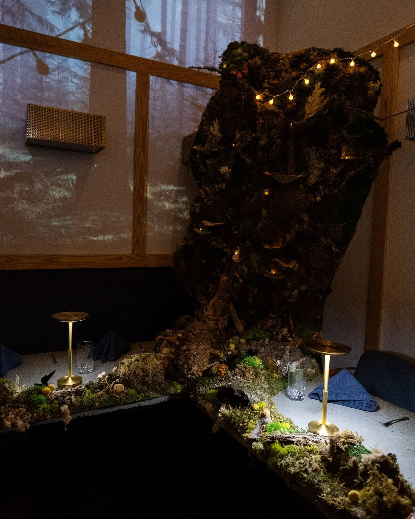 Moody, mossy, a little magical. Your table is waiting.	

#merchantroots #feastofmosswoods #sanfrancisco #conceptdining #conceptmenu