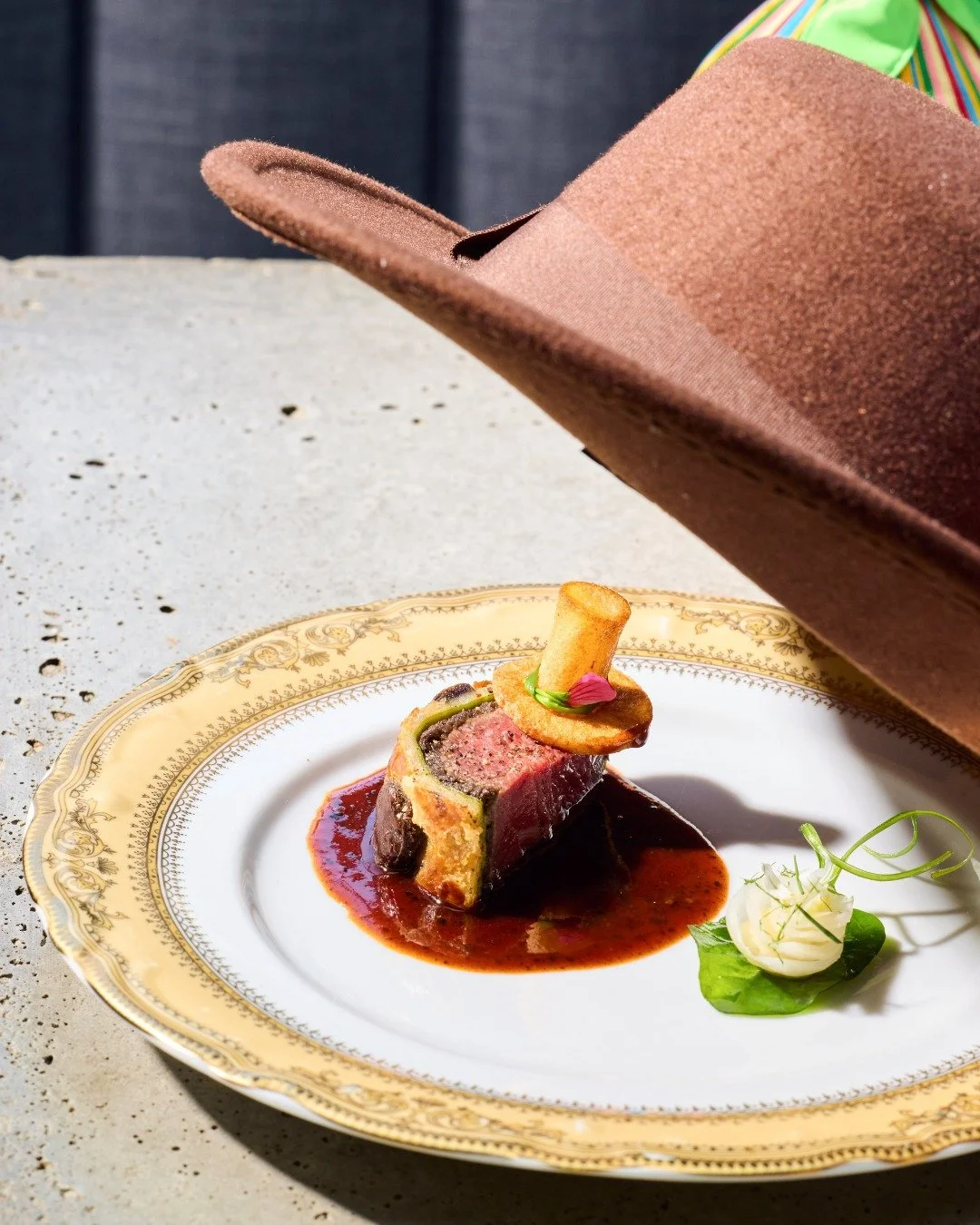Presenting: the hat trick of all hat tricks. Now you see our Beef Wellington with a bit of allium garnish, now you dont...	

#merchantroots #beefwellington #hattrick #madteaparty #conceptdining