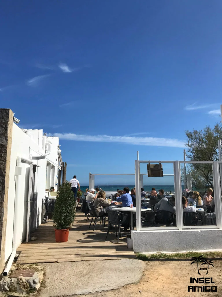 Blick auf den Aussenbereich der Bar Playa