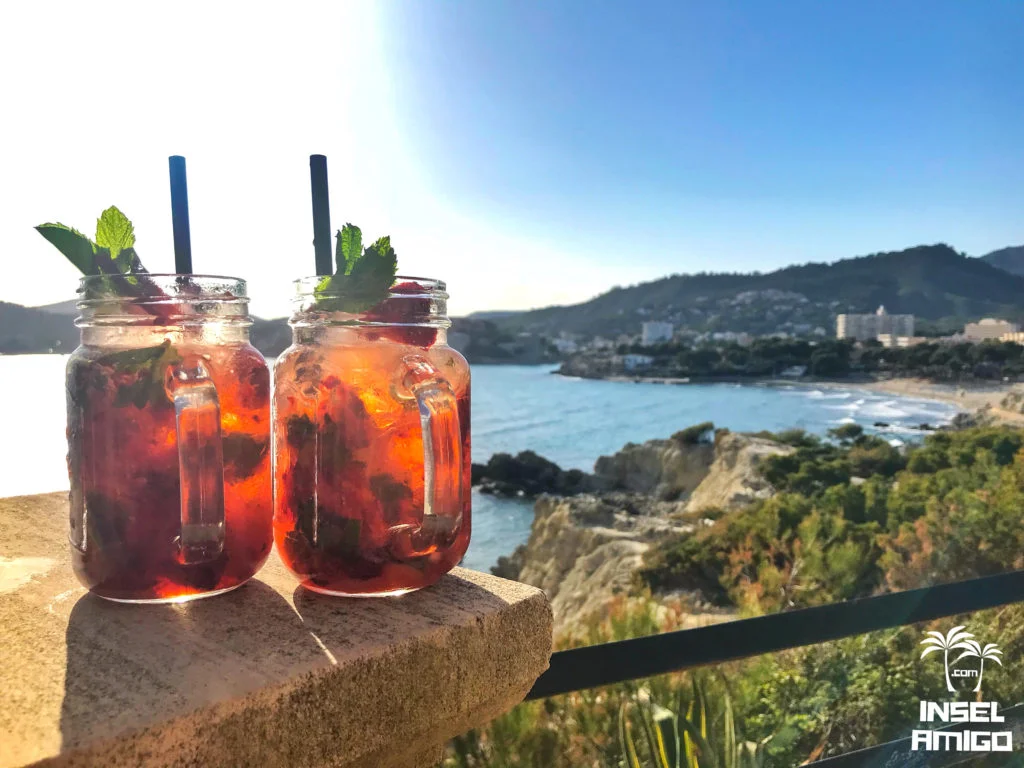 Ein Erdbeer Mojito mit herrlichem Ausblick