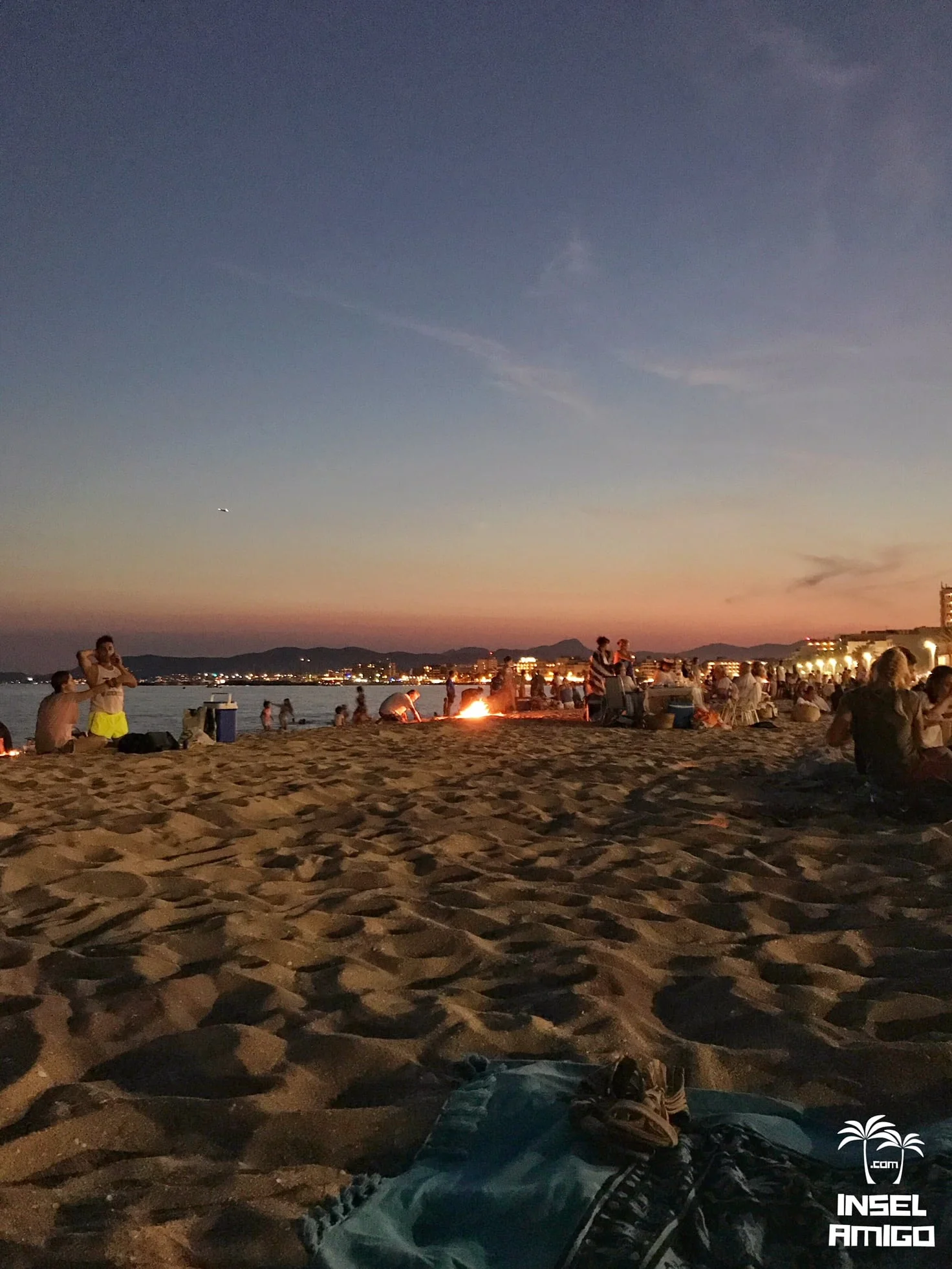 Auch der Sonnenuntergang gehört zur Nit de Sant Joan dazu