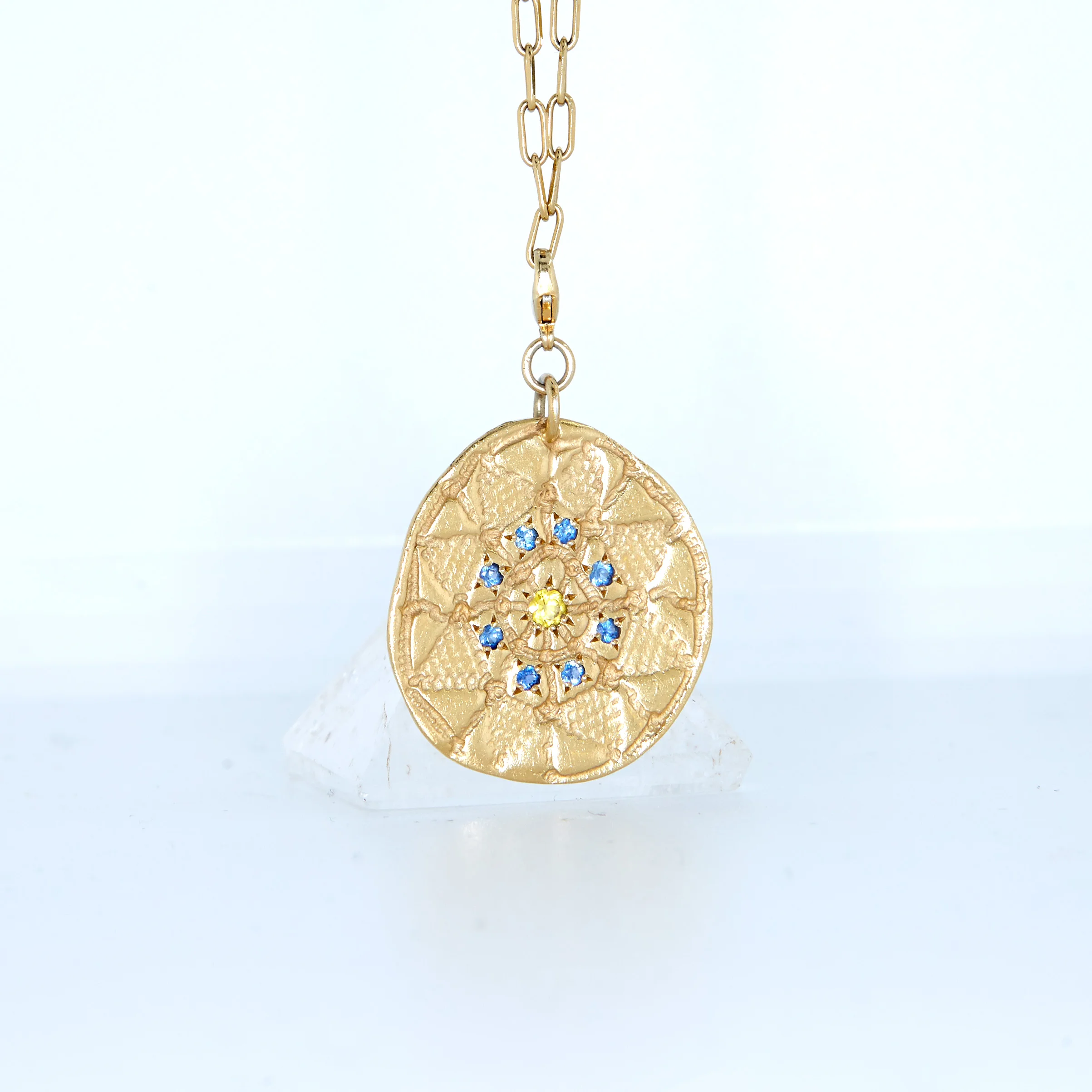clara-jasmine-AIYANA-saphir-bleu-jaune-a.jpg