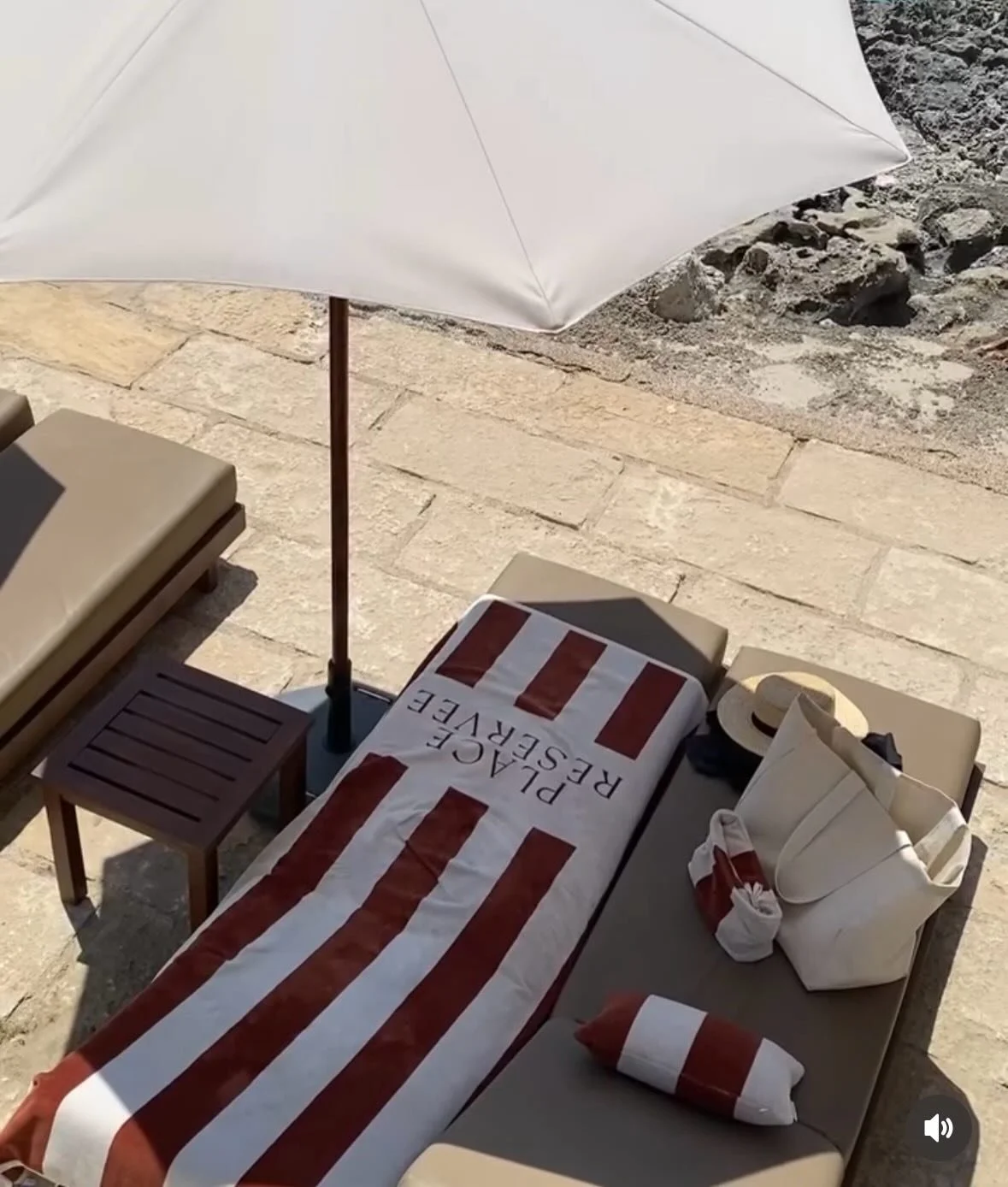 Begin volgende week bestel ik terug onze favoriete strandlakens van Place Reservee&hellip; maar help! Welke kleuren zien jullie liefst? Ik kan niet kiezen&hellip;