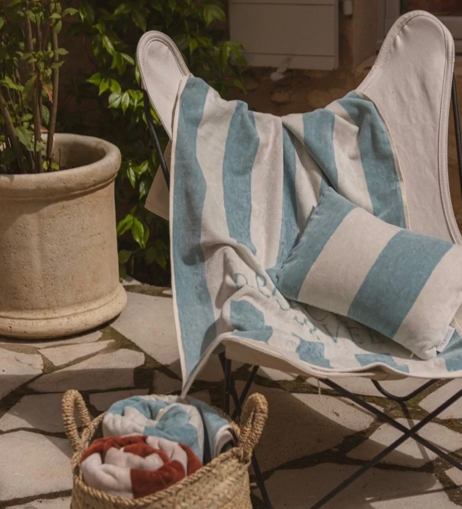 Zopas terug binnengekomen. De strandtassen, handdoeken, kussens en toilettasjes van Place Reservee!
Wees er snel bij want op=op

#placereservee #strandlaken #shopinieper #rijselstraatieper