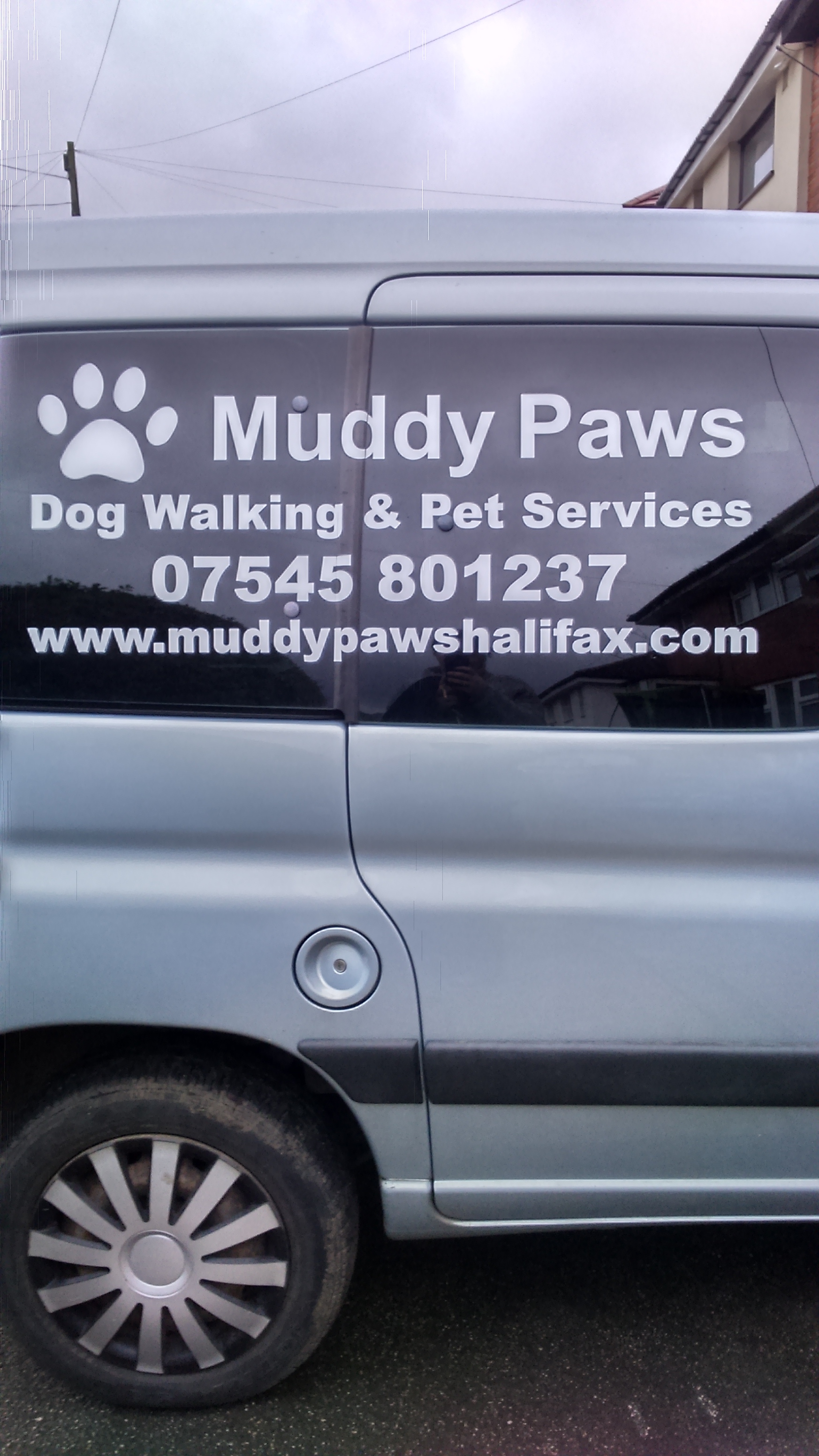 Dog walking van Halifax