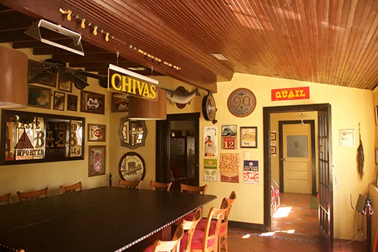 cigarroom.jpg