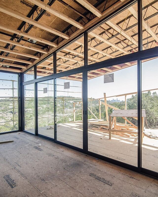 The windows are now going up at #thehighroadproject and check out the progress on our curved entry porch!⁠⠀
.⠀⠀
#austinarchitecture #austinarchitects #austinhomes #austinliving #atxarchitecture #westlakehills #westlakehillstx #boardformedconcrete #fo