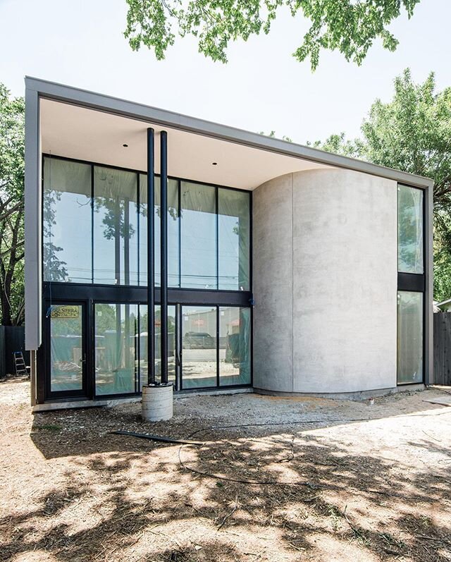 We used an integral-colored stucco with a smooth finish in our #5thstresidence. We like the soft, modeled look it makes on the curved wall. Inside the house, the skylight is making some great lighting effects too. Looking forward to getting the plast