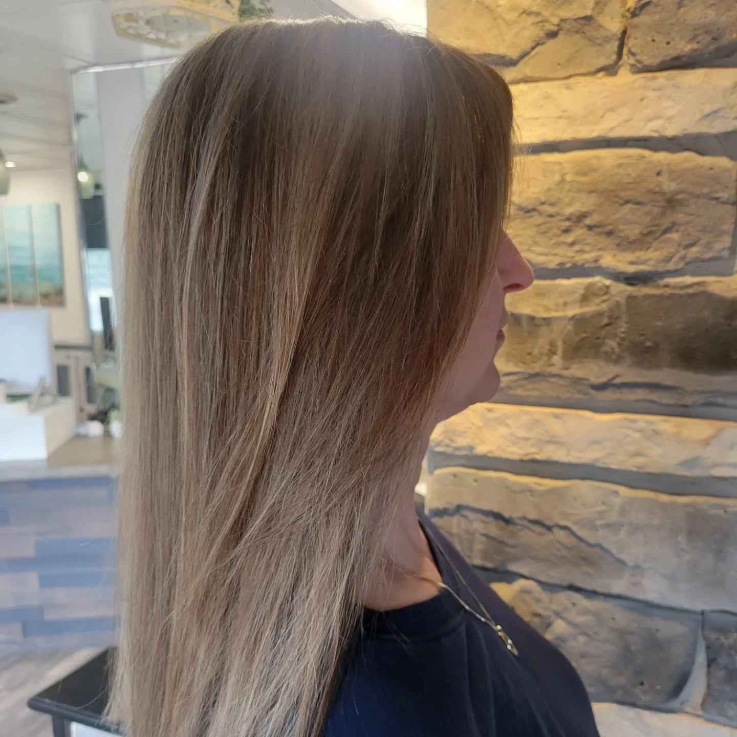 Softening this summer blonde and bringing this beauty into fall brilliance! @susie_alters 
.
.
.
#fallhaircolor
#fallhaircolortrends
#fallhaircolors🍁🍂 #fallhairtrends #brondehair #statecollegesalon #statecollegehairstylist #pahairstylist #pahairsal