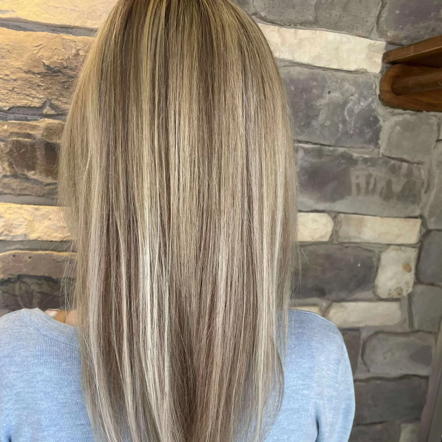 Long live the blondes, no matter the season, we're still turning them out!!! @glamby_robin 
.
.
.
#blonde #blondeshavemorefun #blondehighlights #blondegirl #blondeshavemorefun👱🏼&zwj;♀️ #blondehighlights #highlights #matrix #matrixvlightslightener #