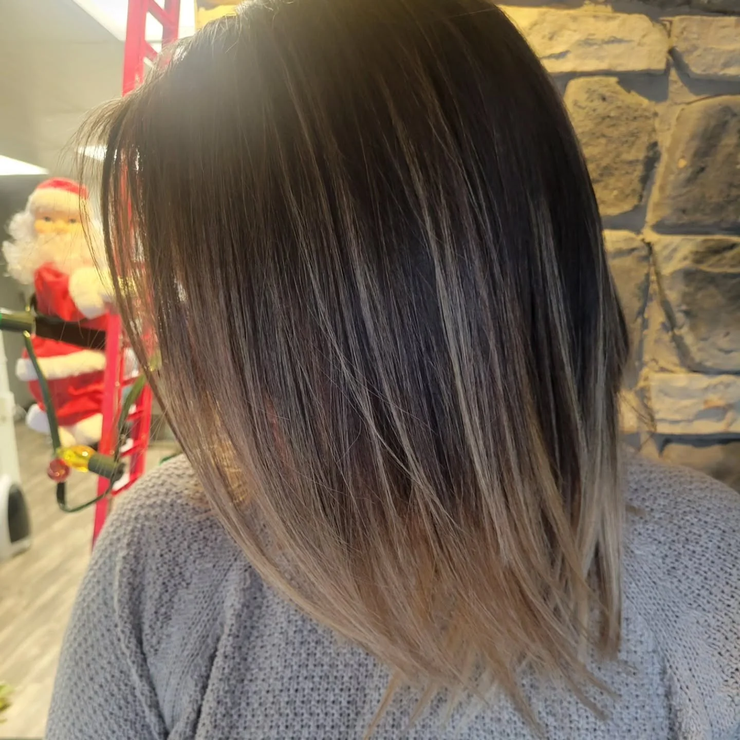 Creating soft blonde balayage for this beauty @susie_alters 
.
.
.
#blondeshavemorefun #blondegirl #blonde #balayage #matrix #joico #hairsalon #statecollegesalon #statecollegehairstylist #pahairsalon #pahairstylists #pennstate