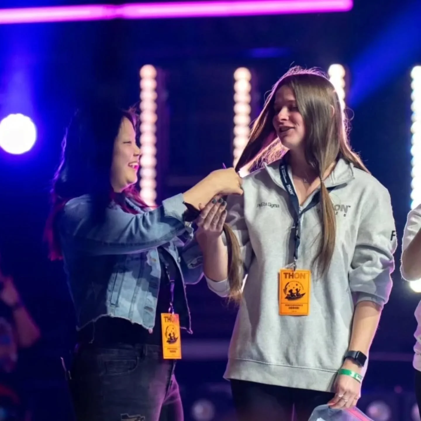 Thon 2026 ❤️ For the kids!!! @glamby_robin @susie_alters

#pennstatedancemarathon #wigsforkids #pennstate #hairdonations #statecollegehairstylist