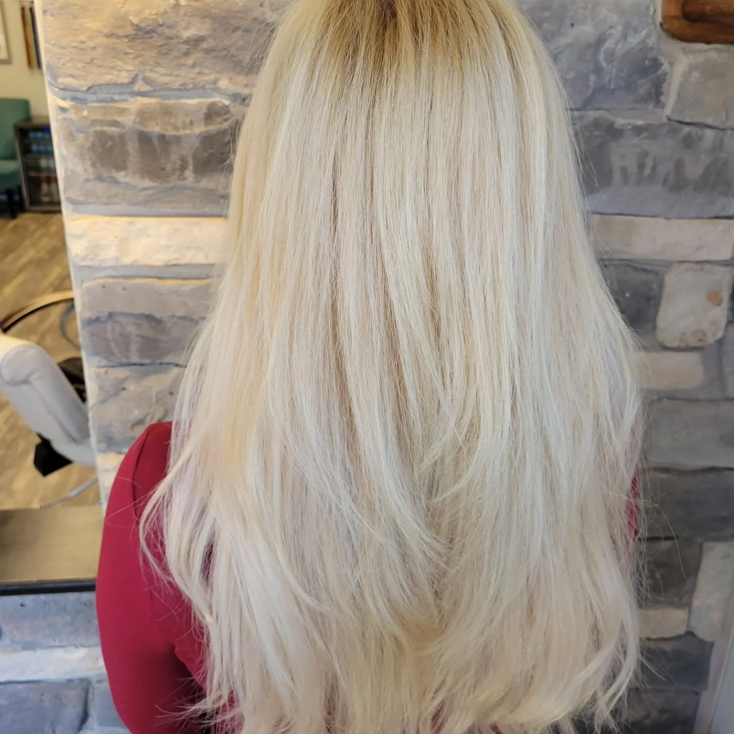 A dash of this and a dash of that .... and poof you've got gorgeous extensions!!! @susie_alters 
.
.
.
#blondehair #bellamihairextensions #bellamihairpro #statecollegesalon #pahairsalon
