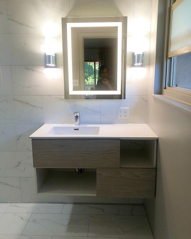 Bathroom remodel done! The client was very particular and she loves it!💖🥰😍 #wayfair 
#bathroomremodel 
#modernstyle 
#moderndesign 
#marble 
#tile