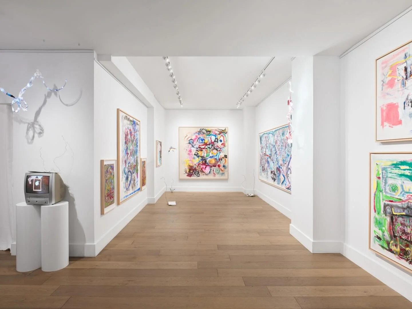 two days left of 𝓱𝓸𝓹𝓮)𝓲𝓼 𝓼𝓽 𝓪𝓷𝓭𝓲𝓷𝓰 𝓼𝓽.𝓪𝓻, lmk when you&rsquo;re going I can meet you maybe 🐦&zwj;⬛

more info in bio link @kateohgallery