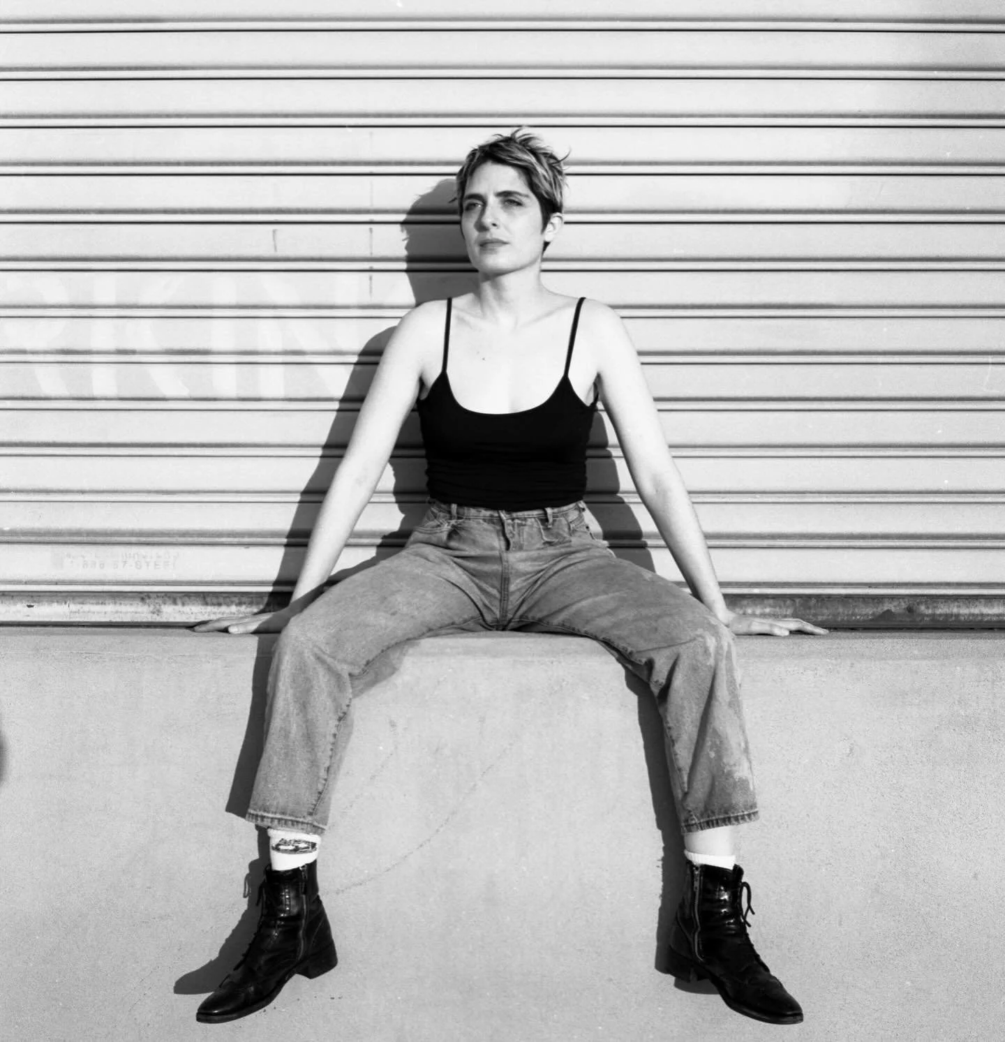 @danagavanski and I are still looking for a place to crash in Manchester the night of April 26th - anyone out there who can help? 

old photo of me by @toldslant_felix