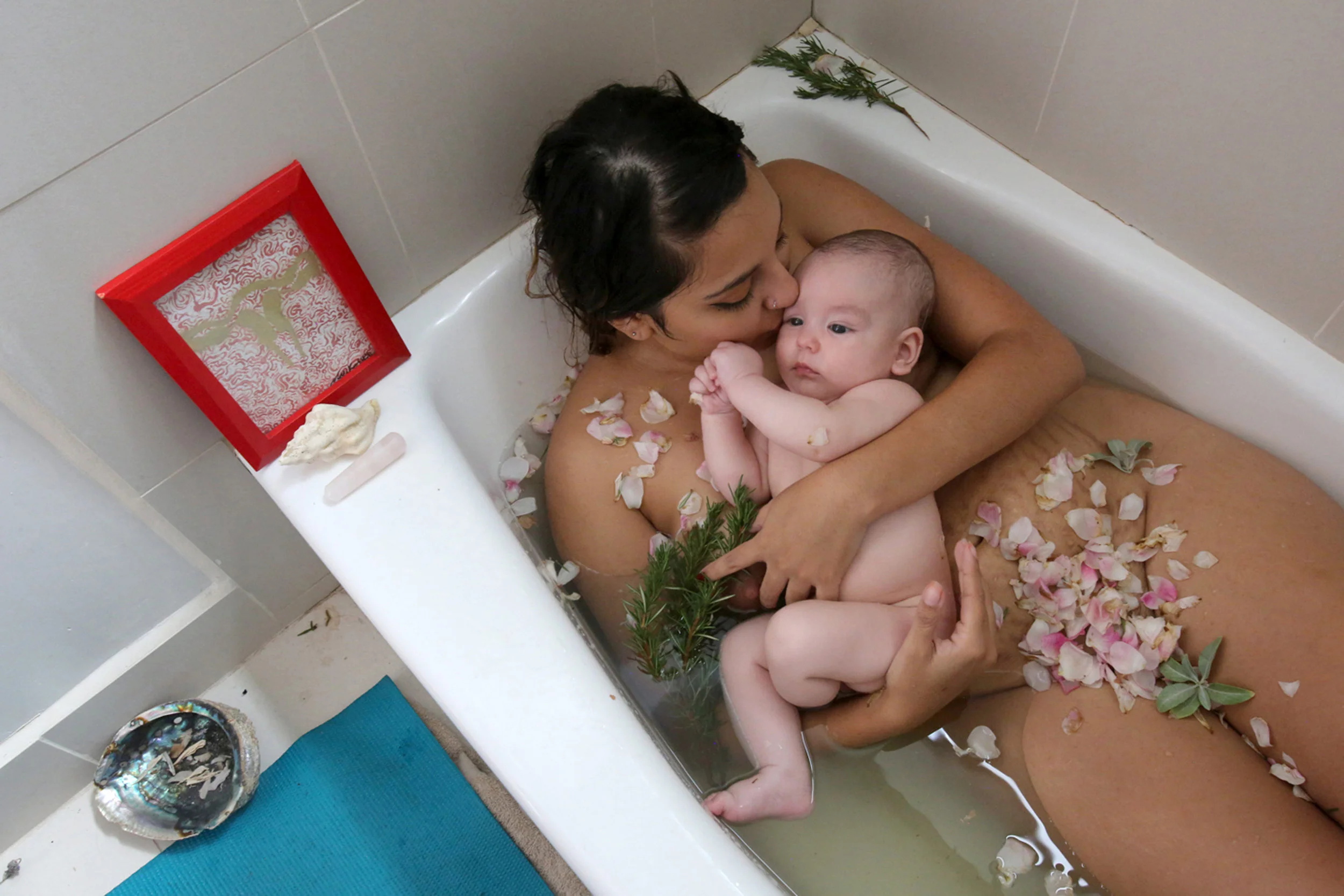 KARLA GACHET www.karlagachet.com | @kchete77 Jenny Silva visits Laura Sermeno for her "cuarentena" in Los Angeles, a tradition for many Latin women. Forty days after giving birth, the new mother closes her birth cycle with a ceremony. This includes a steam bath with the baby in special herbs, and a massage to help return the uterus to its natural place. From National Geographic: How Latinos Are Shaping America’s Future