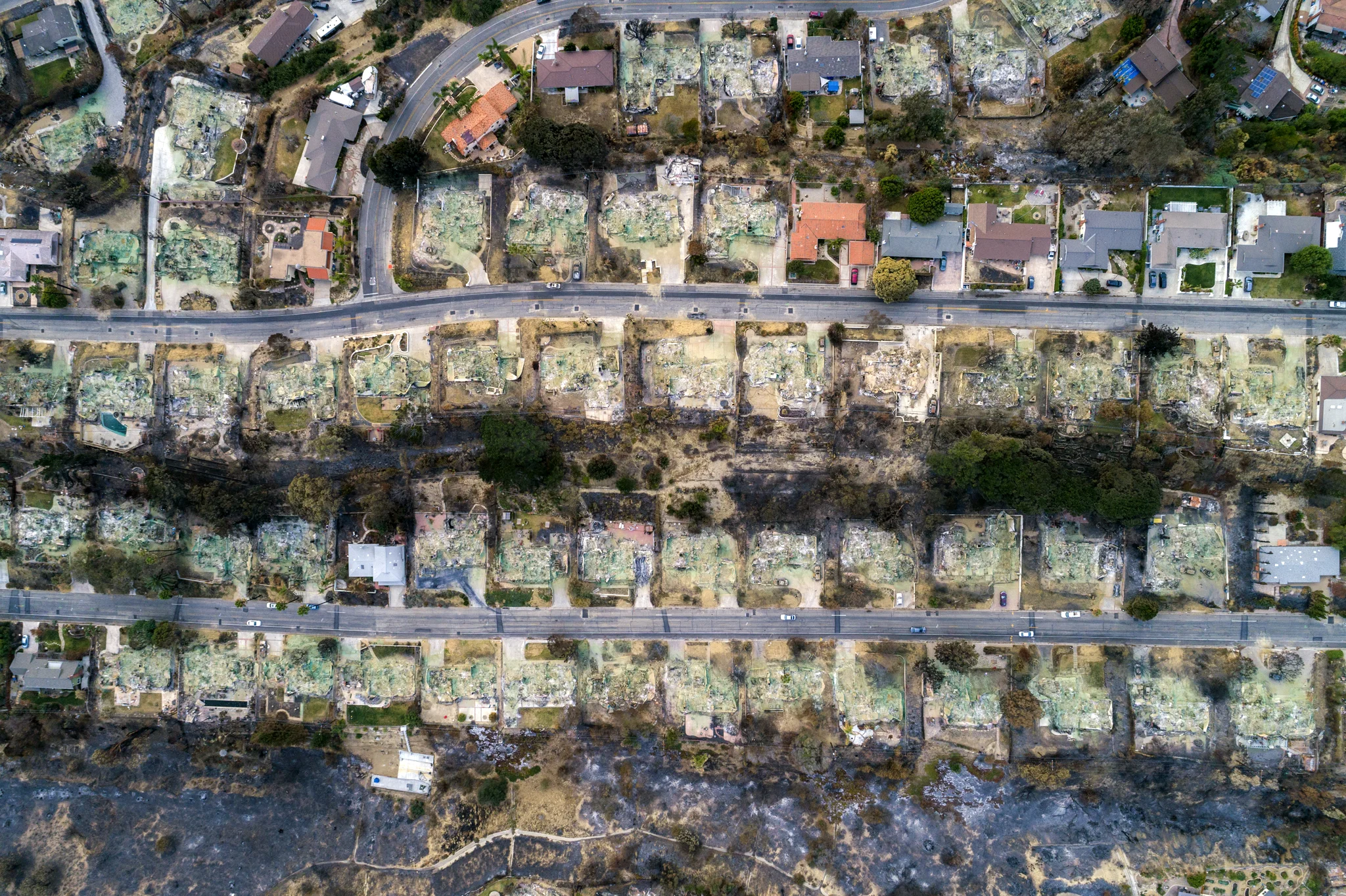 KERI OBERLY www.kerioberly.com | @kerioberly An aerial view of a section of the Ondulando neighborhood on Monday, January 1, 2018, after the second largest wildfire in California history burned through Ventura, CA. Powered by Santa Ana winds and a multi year drought, the Thomas Fire burned 281,893 acres, destroyed 1,063 structures, displaced over 100,000 residents, caused two deaths, saw 8,500 firefighters, and caused over $2.2 billion in damages, during the 40 days it was active. The 2018 wildfire season was the most destructive and deadliest in California history.