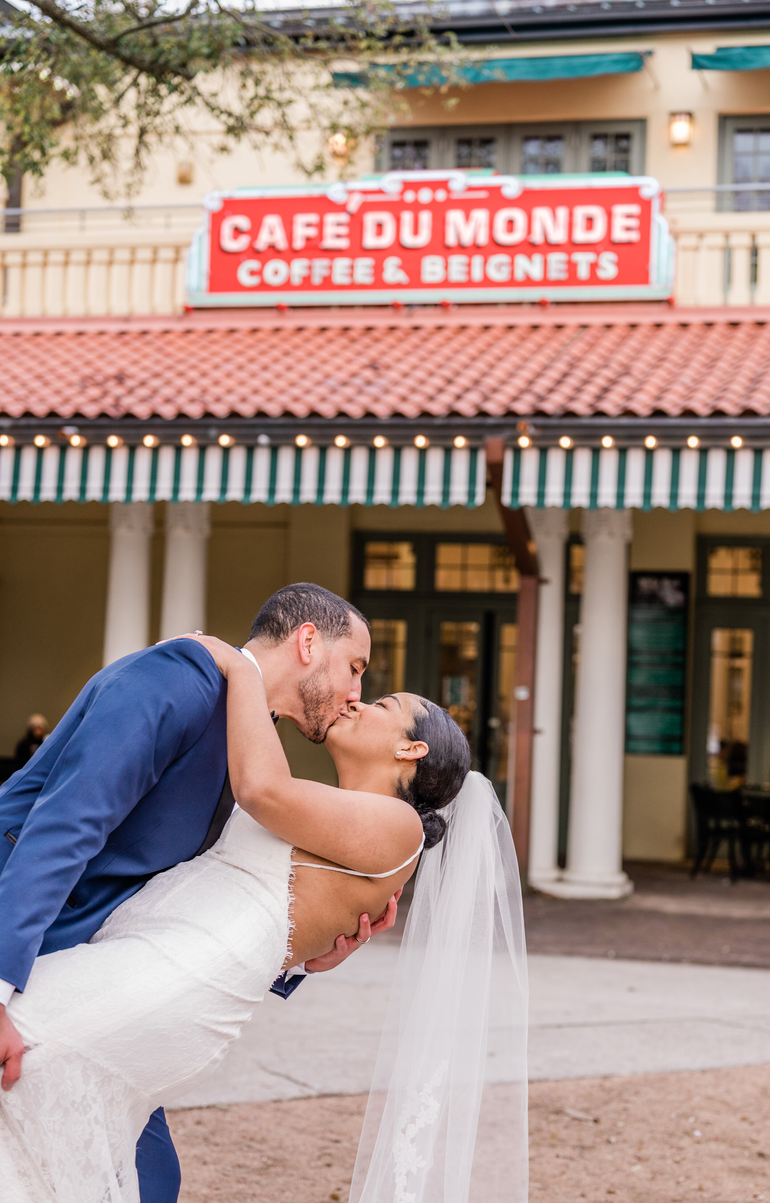 a kiss in front of cafe du monde