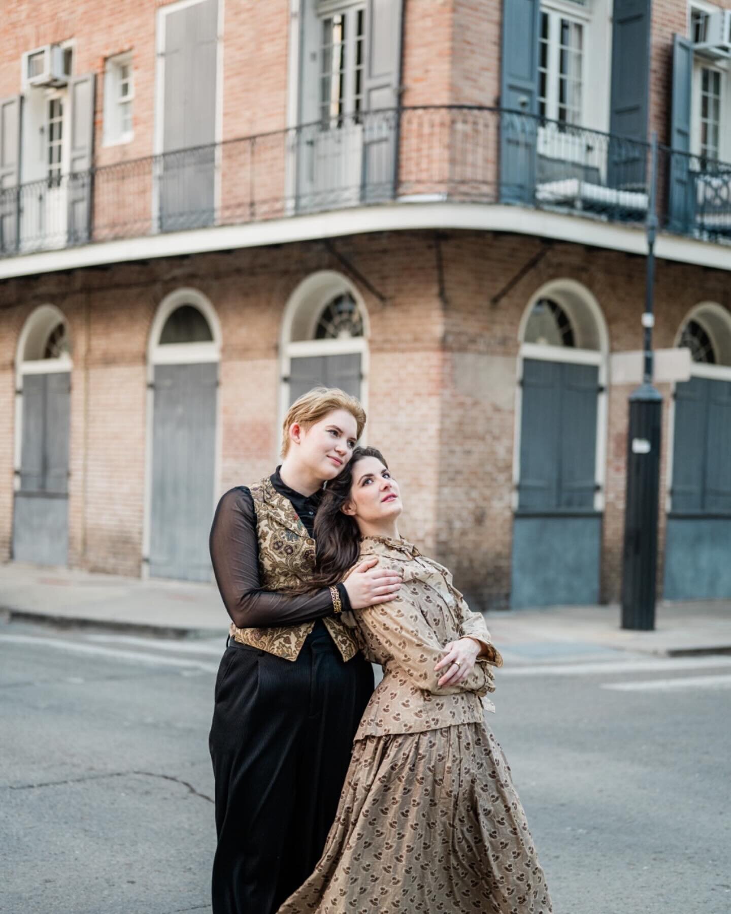 Two of my favorite vampires from their annual trip east giving their best Jack and Rose mid French Quarter gallivant in amazing authentic vintage clothing. ⁣
⁣
Their fits never disappoint and neither do our photo adventures together. Thanks for choos