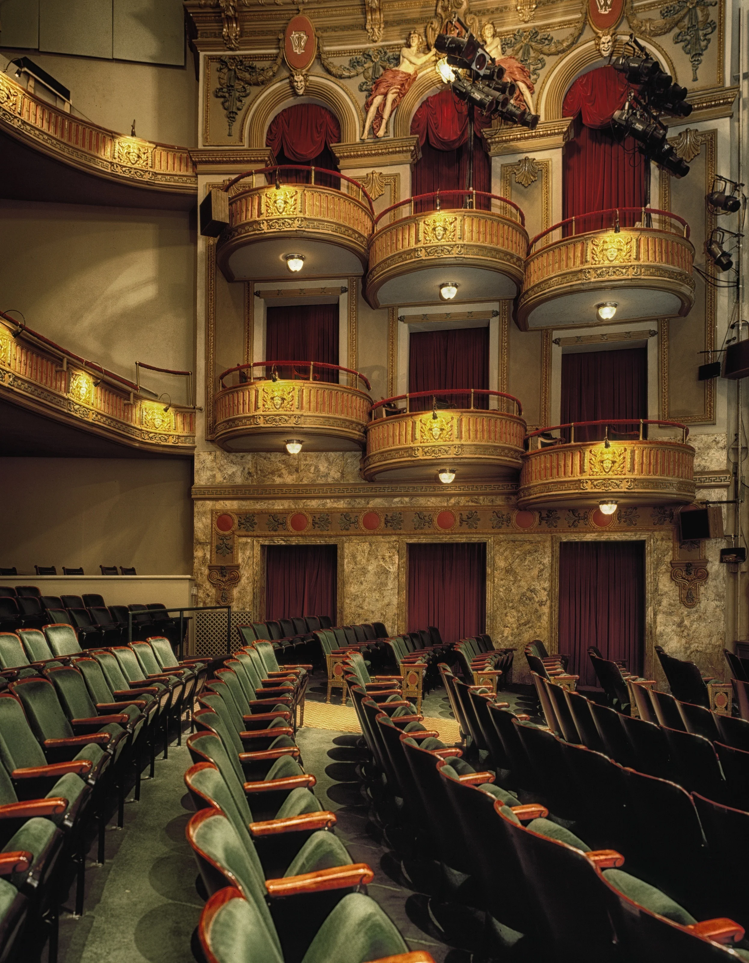 wells-theatre-norfolk-virginian-seats-63328.jpg