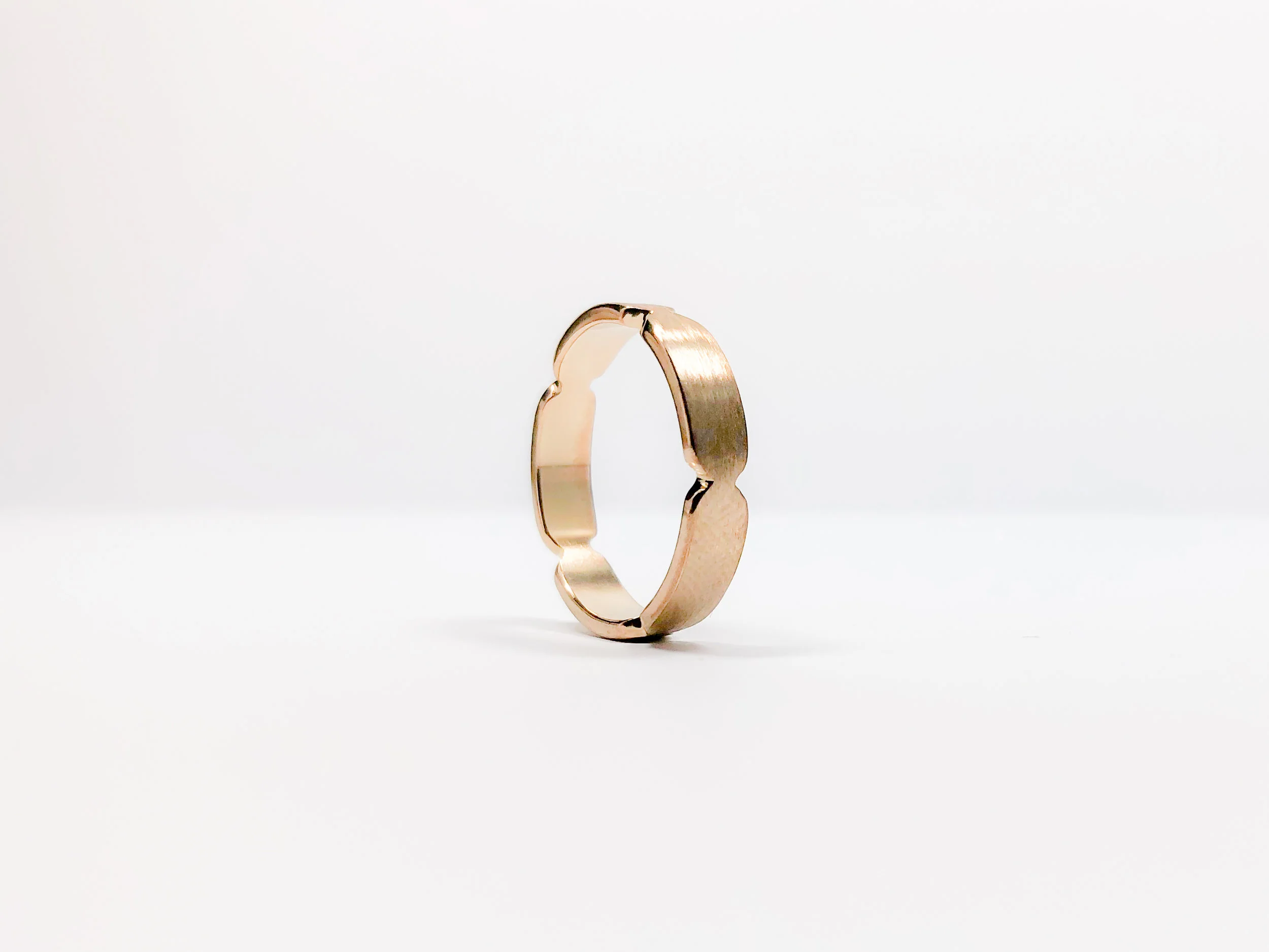 Large Scalloped Edge Band