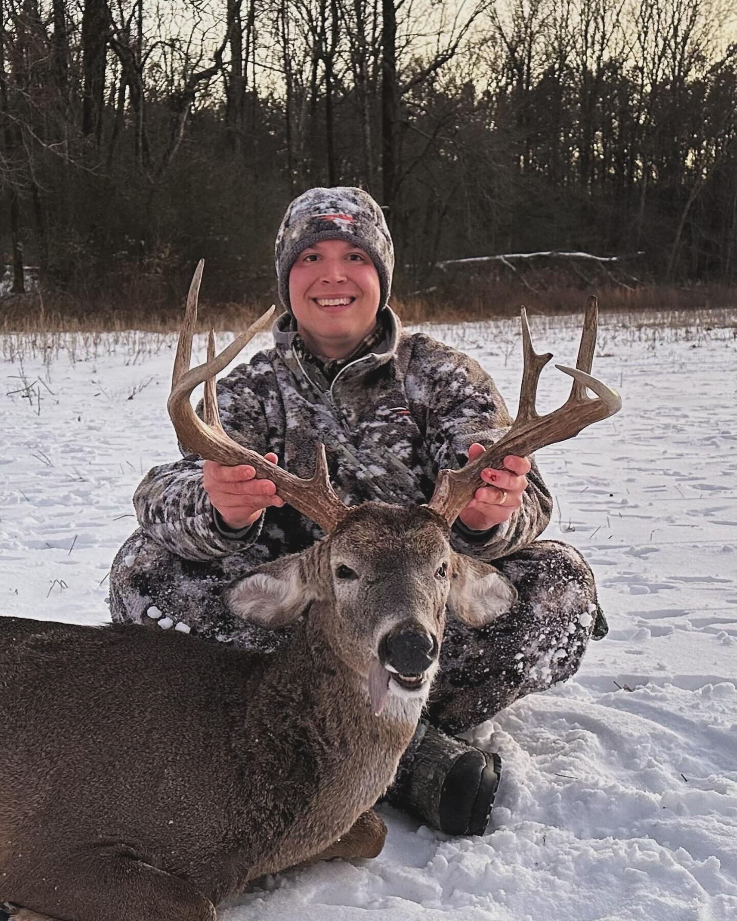 Congrats to our buddy Will Grisanti on this smoking snow buck he bagged January 17, 2024 in Tate County. #bartonoutfitters