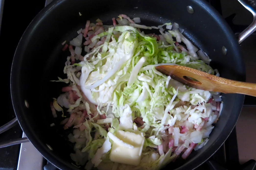 spicy_tomato_pasta_withcabbage.jpg