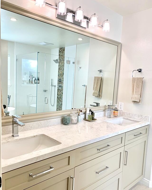 ❤️ that this bathroom cabinetry was a different color than the typical white. This client wanted bright and earthy... ✔️