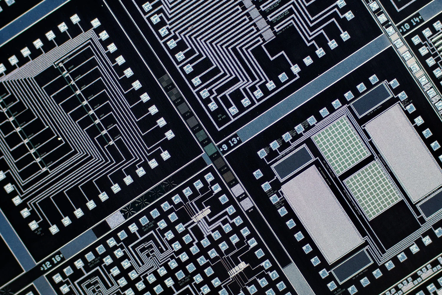 Nikon BE Plan 4x/0.10, Infinity Corrected Microscope Objective.Clicking on an image will open a larger version.