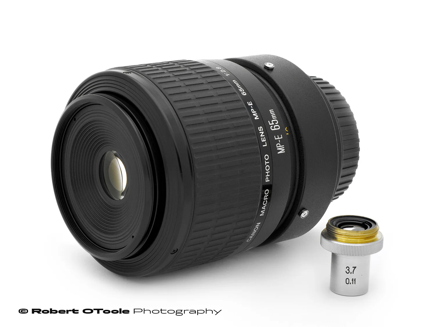 There is a huge difference is size and cost between these two, but what about image quality?