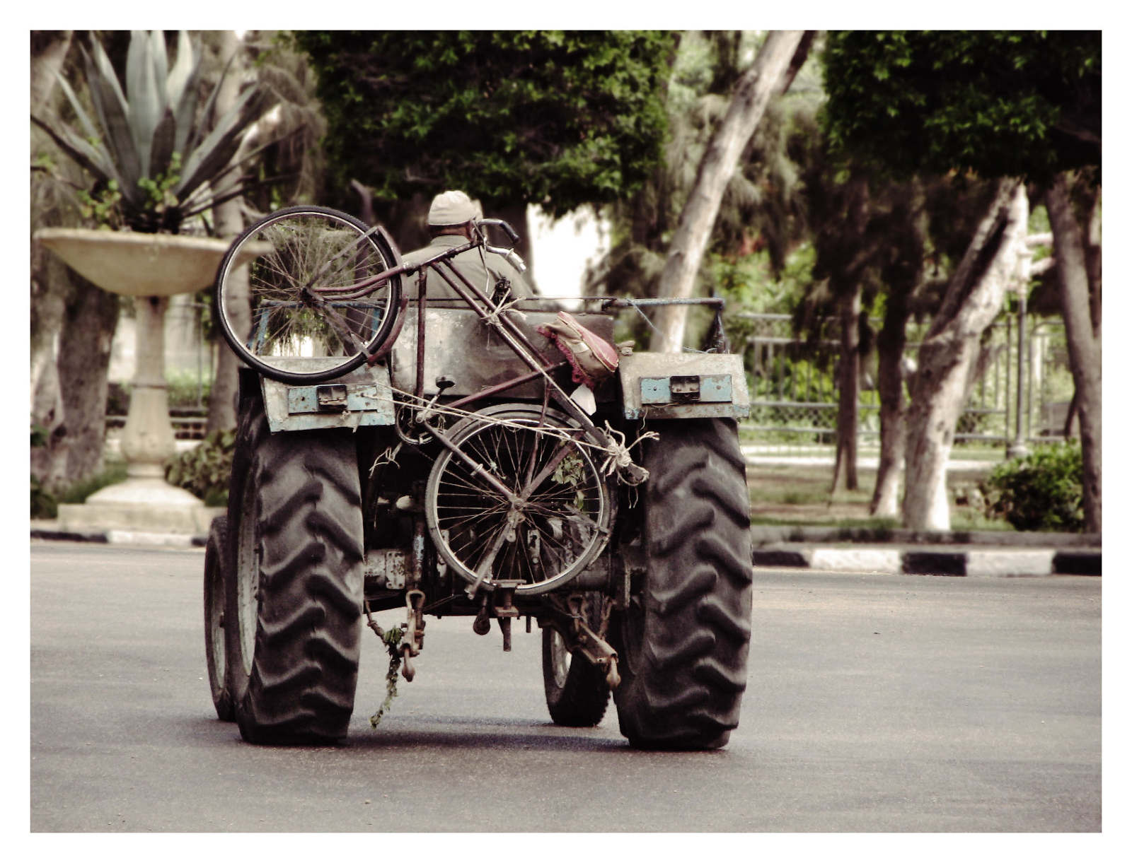 Tractor-Bike_1600_c.jpg