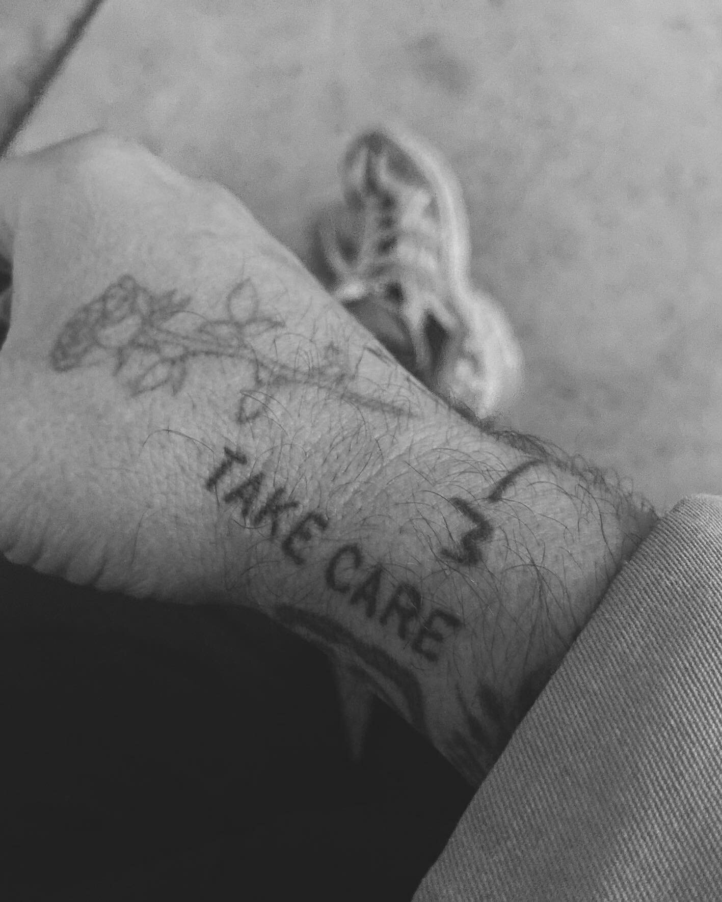 T A K E  C A R E  2023 
🫶🏼
.
.
.
#selfcare #takecareofyourskin #takecare #organicskincare #newyear #esthetician #skincare #venice #losangeles