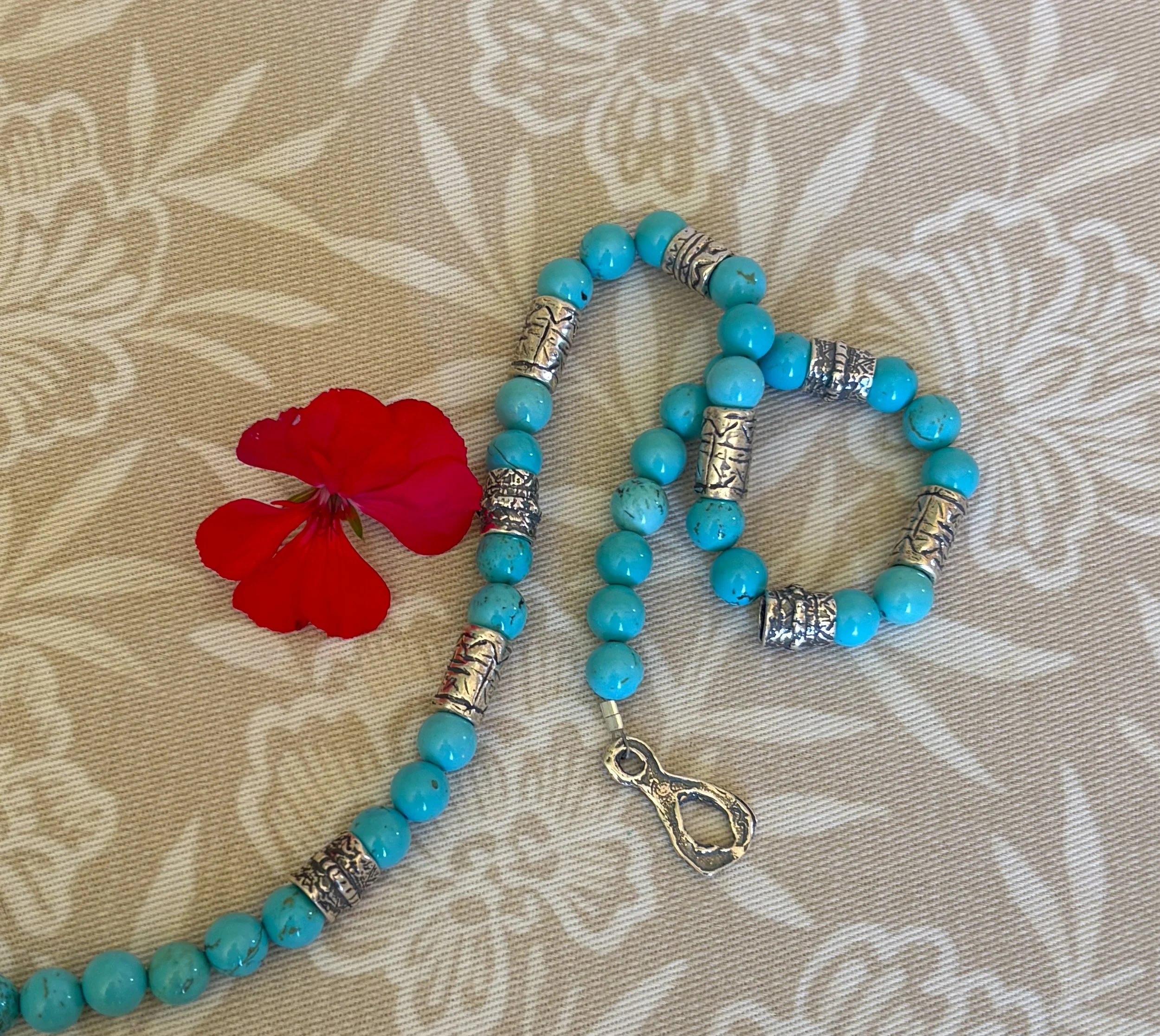 GRATIUDE BLUE TUWQUOIE.JPG