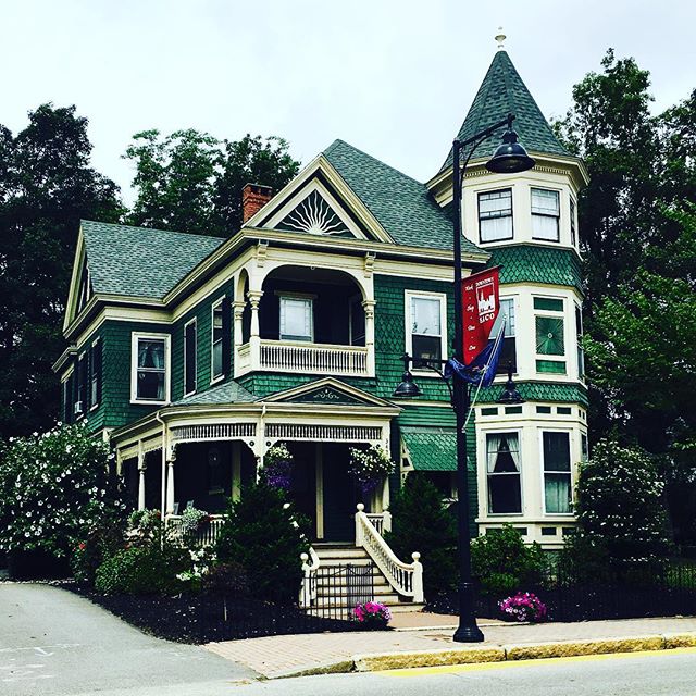 Prettiest house on the block. #maine #greenskybookkeeping #accounting #bookkeeping #summertravels #worklifebalance