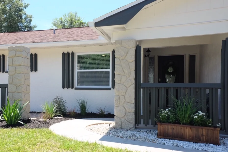 Outside of house: Modern Coastal Cottage Airbnb in Dunedin, FL