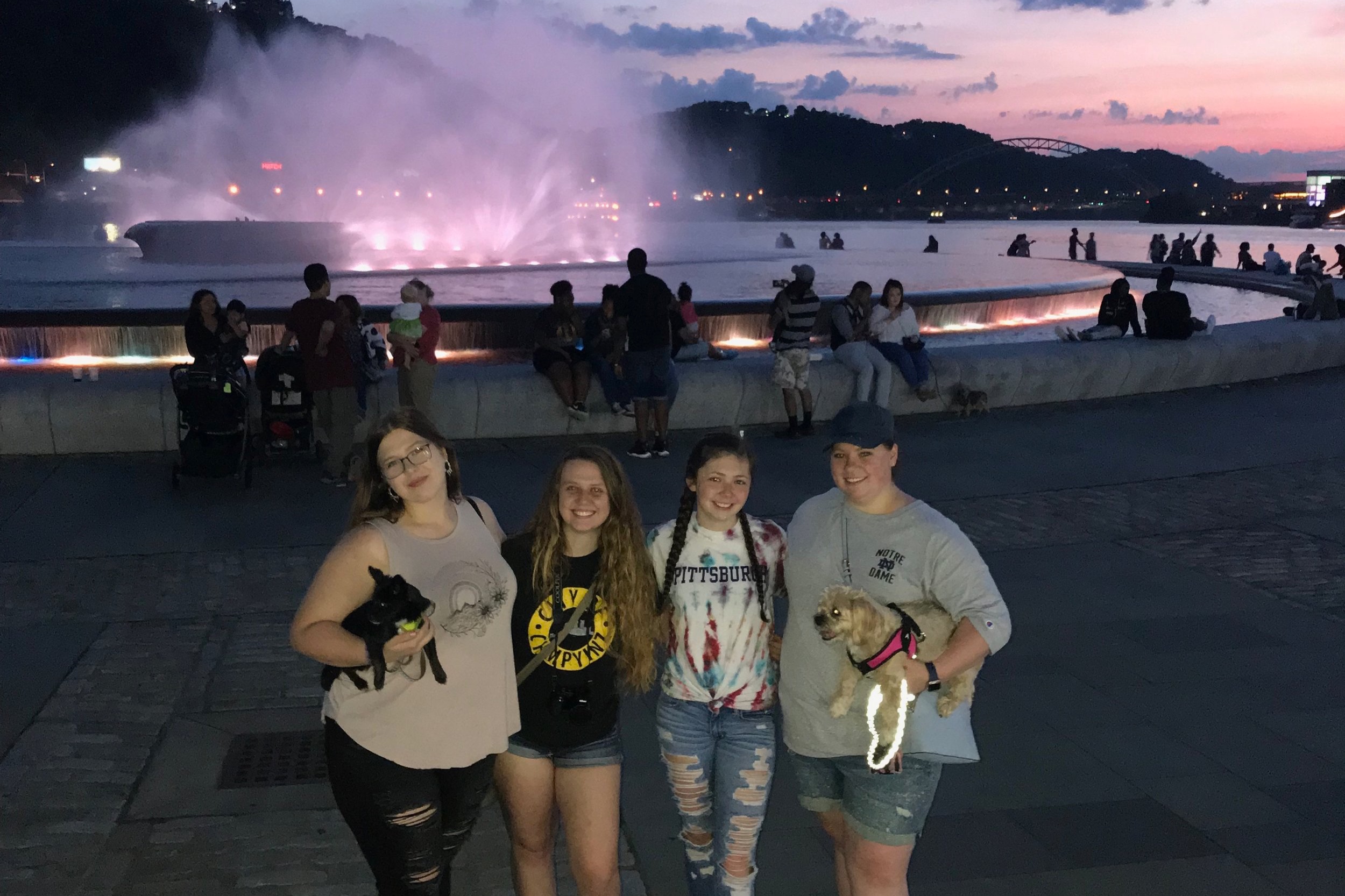 Sarah+and+friends+at+Pittsburgh+Point+Park+.jpg
