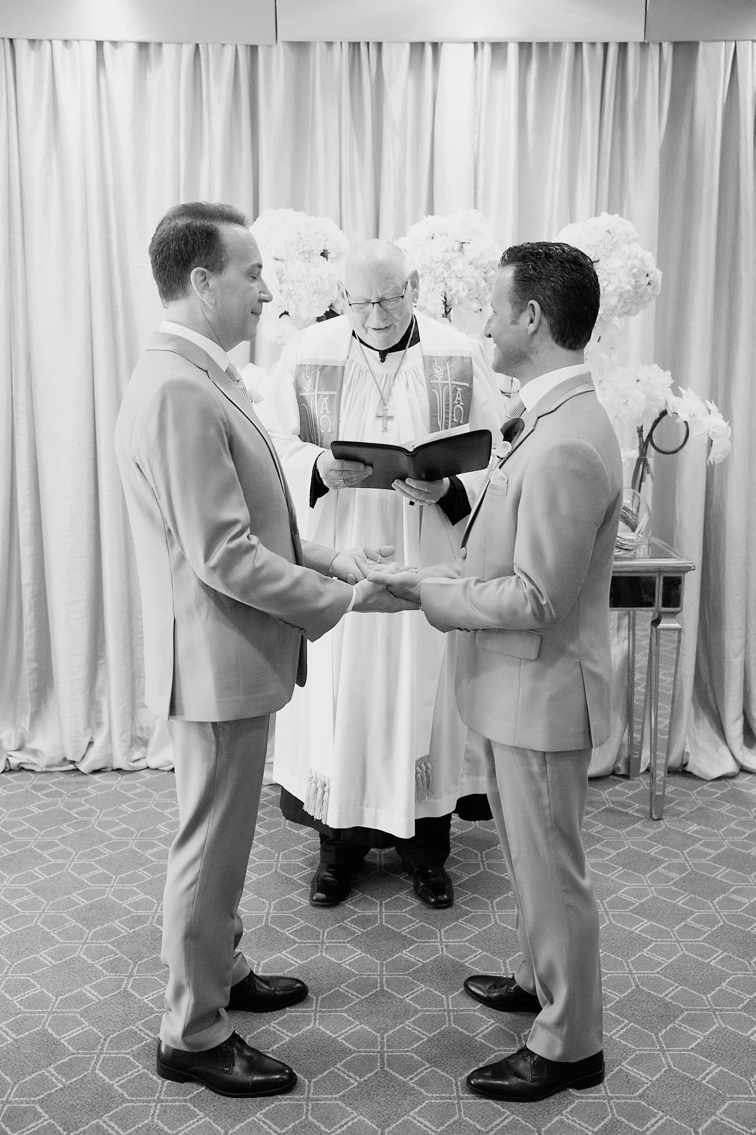 Couple Details - Dallas, Tx - Summer Wedding - Julian Leaver Events