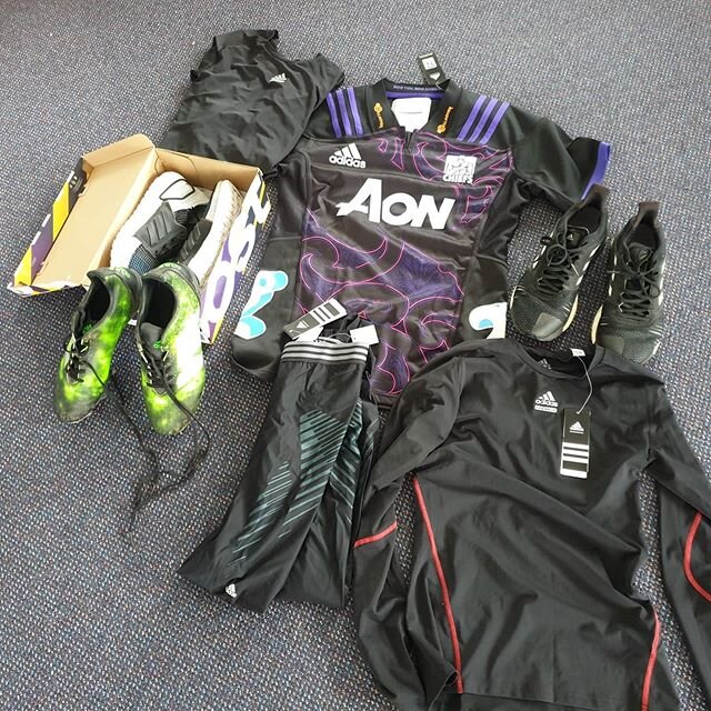 Another kid kitted out with sports gear to help with the upcoming season.... and WOW what EPIC kit!
Thanks so much to Blue Wallace Surveyors for your sponsorship of this boy, and to all those that donated at the @wingerhamilton boot drive that has en