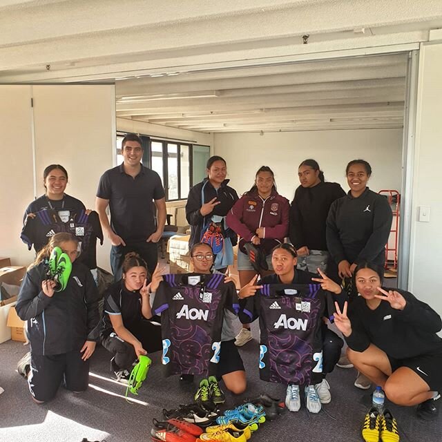 Amazing to see @huntlycollege getting a girls rugby team together this season. 
A privilege to have them at WaterBoy HQ to get them sorted with boots. Good luck for the season!!! #Strongerpeople #strongercommunities #thewaterboynz