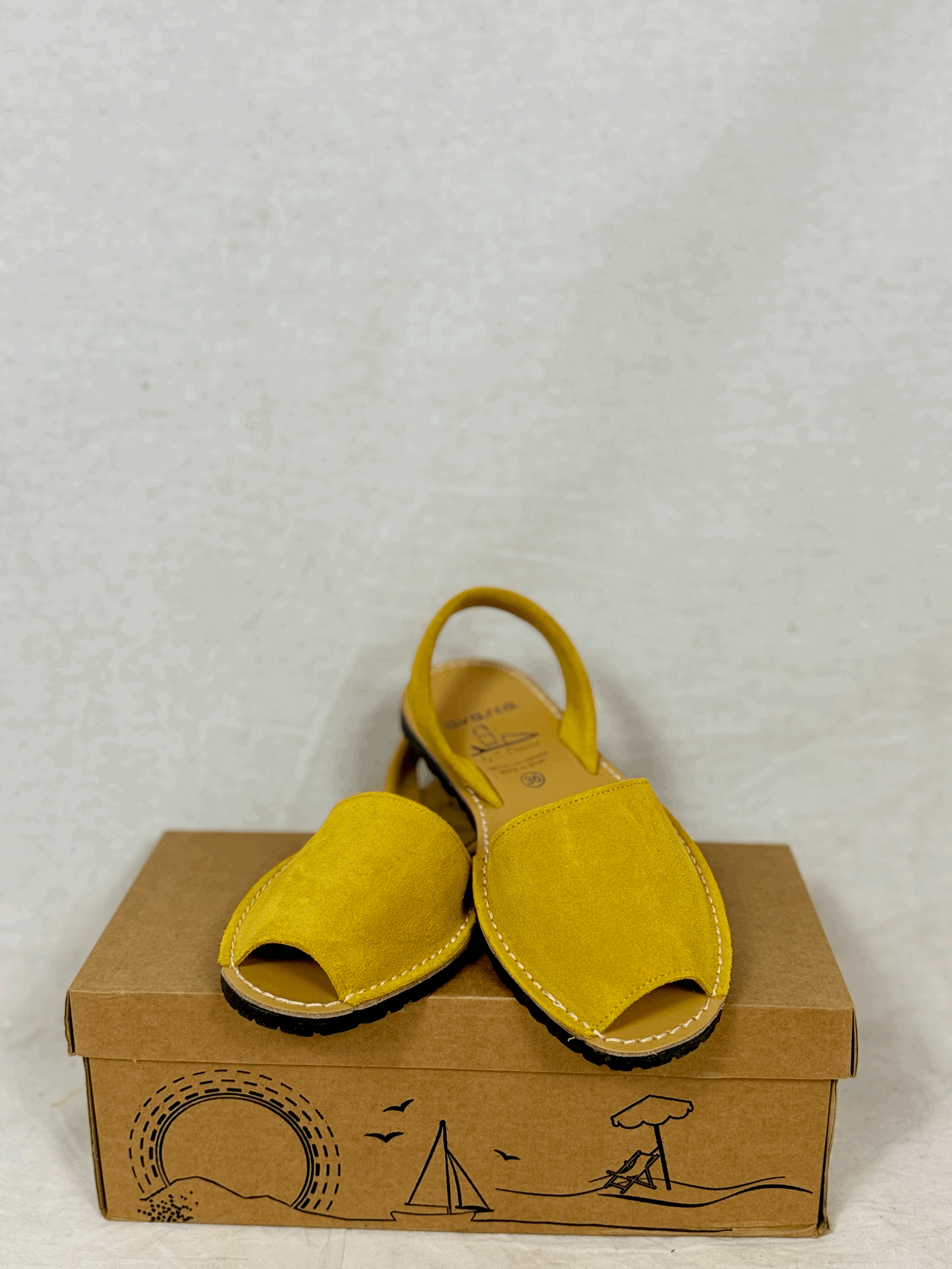 AVARCA Leather sandals in Mostaza Yellow suede