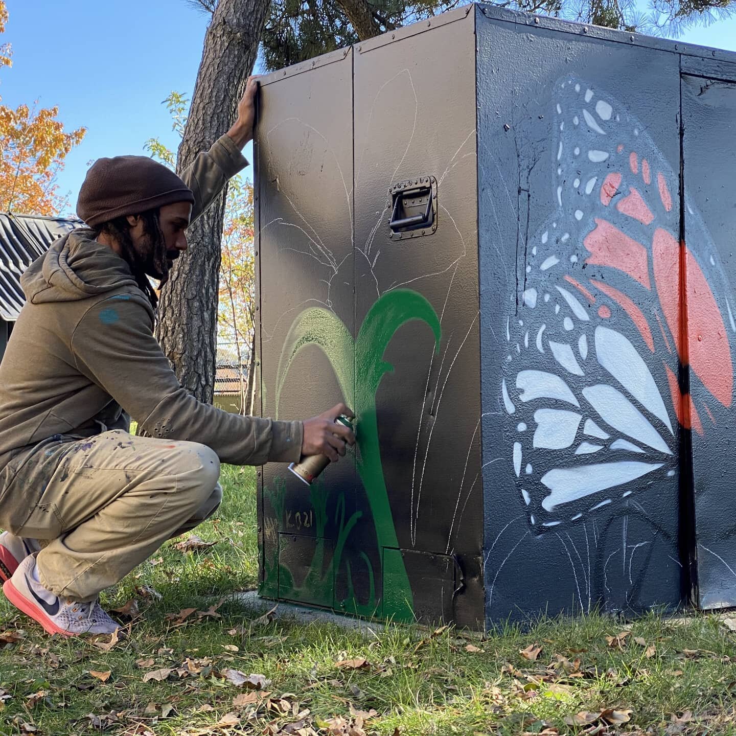 Also thanks to @naturalsnatural for the Monarch mural on the electric box near the India point pedestrian bridge. 🤘