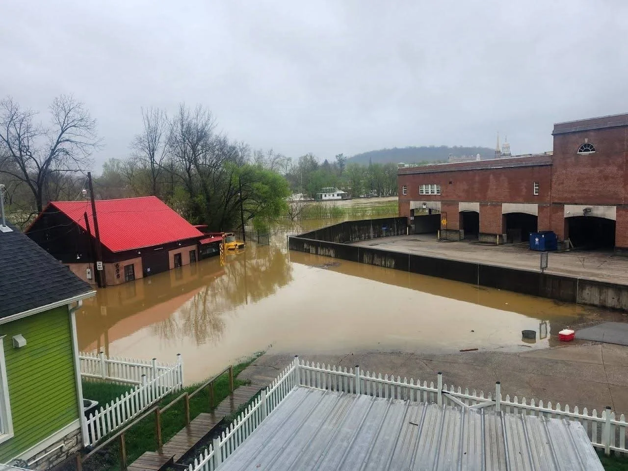 Volunteer Cleanup Day at The Boathouse
