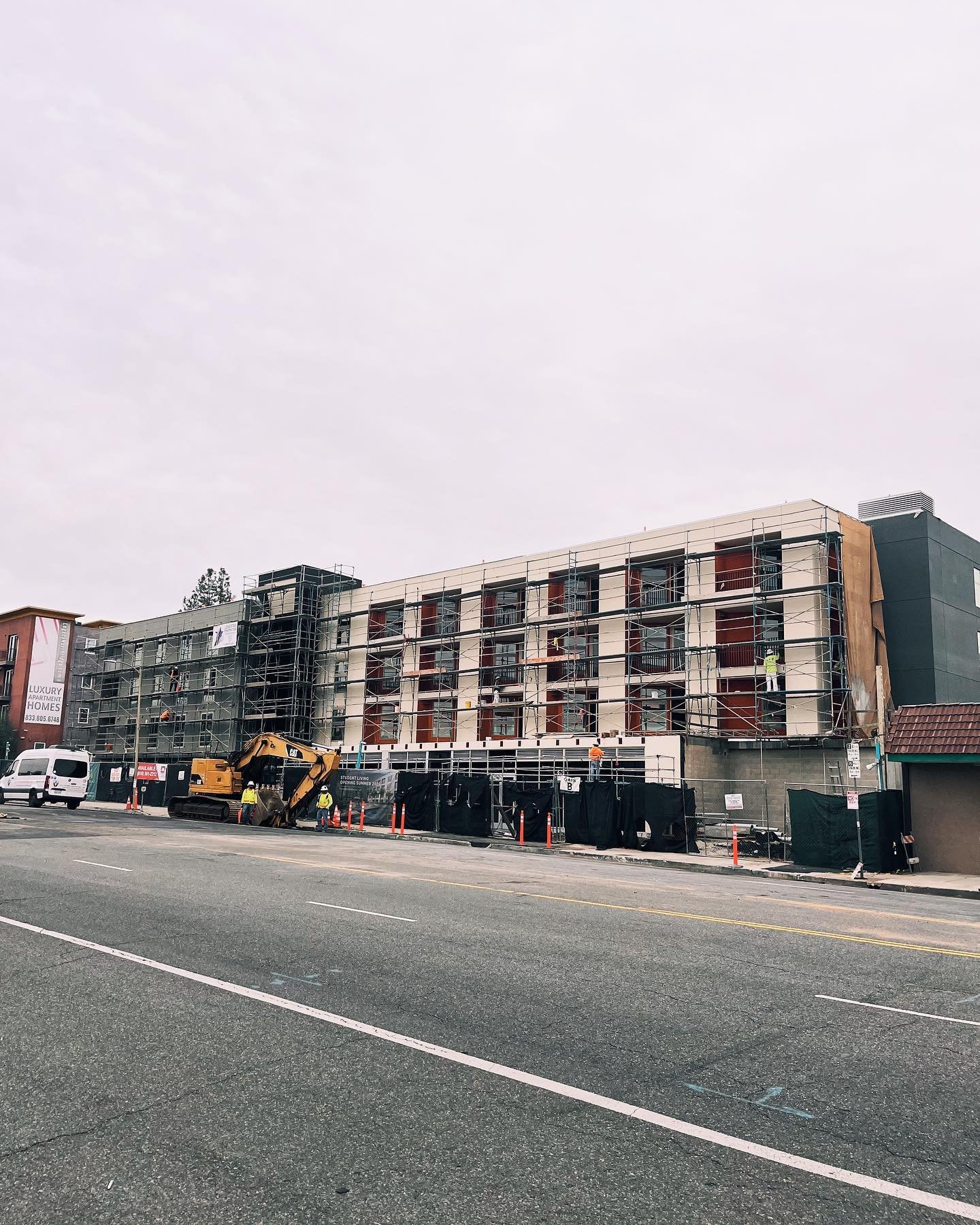 1 2 8 units currently L O A D I N G &bull; CSUN Student housing COMING SOON // interior + exterior paint finishes by @elliscustompainting 💪🏼
.
.
.
#newconstruction #mixeduse #csunorthridge #studenthousing #laliving &bull; www.elliscustompainting.co